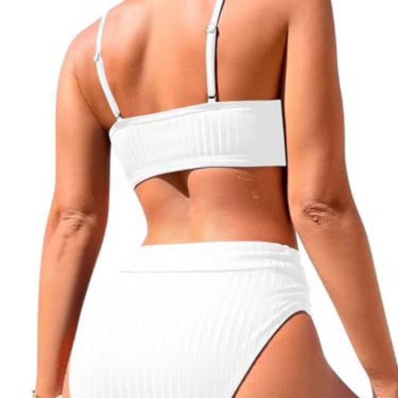 Textured White Bikini with Sporty Cut Out Top and High-Cut Design, Size L - Picture 3 of 3